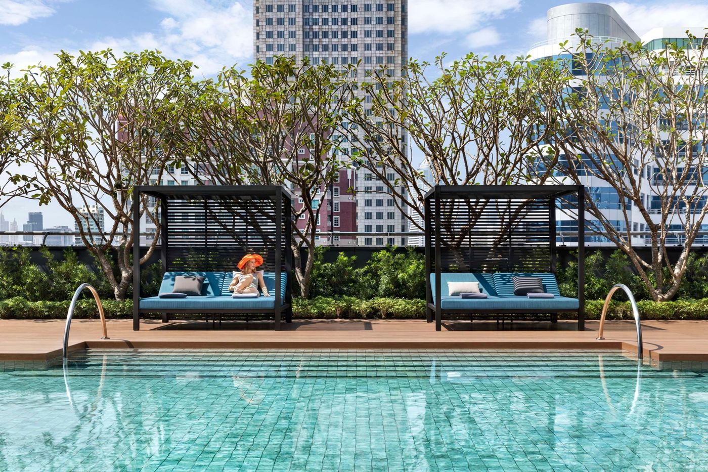 Carlton-Hotel-Bangkok-Sukhumvit-Pool-64