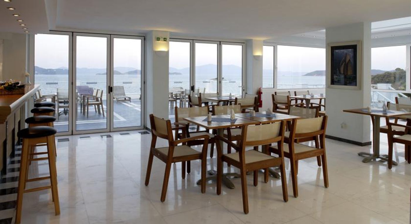 Cape Kanapitsa Hotel & Suites