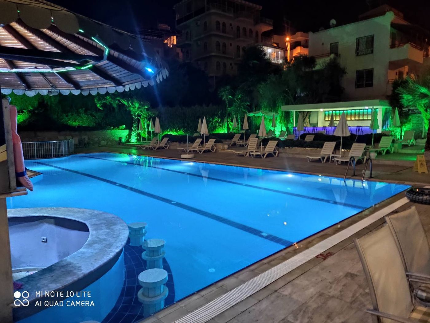 Happy-Apart-Hotel-Pool-17