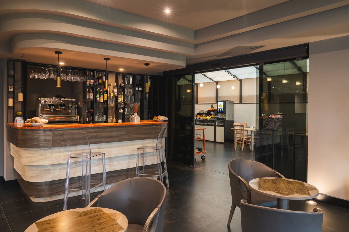 The-Smooth-Rome-Bar-6