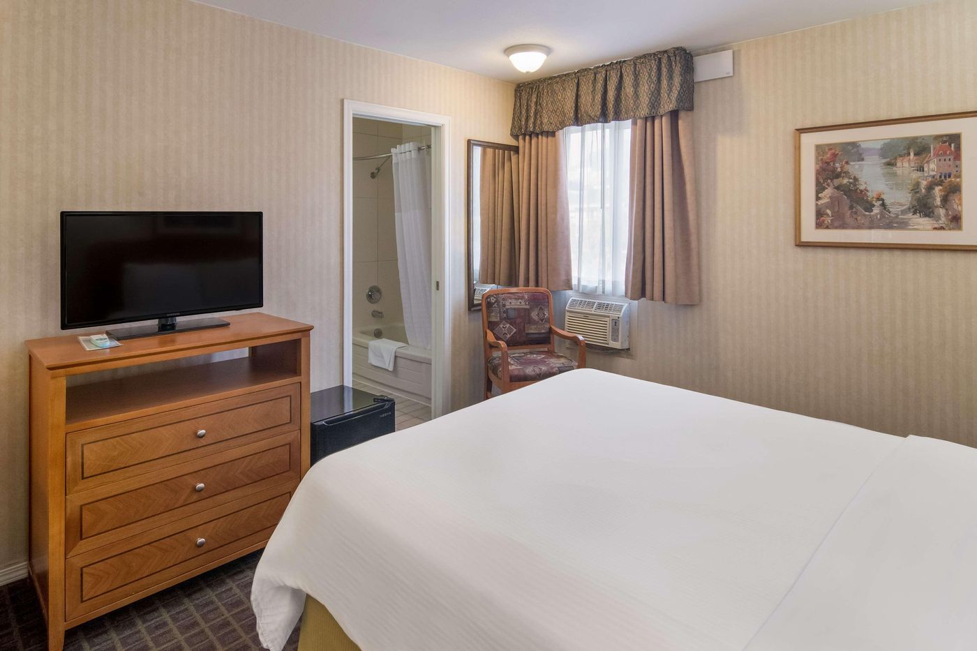 SureStay-by-Best-Western-North-Vancouver-Capilano-Room-15