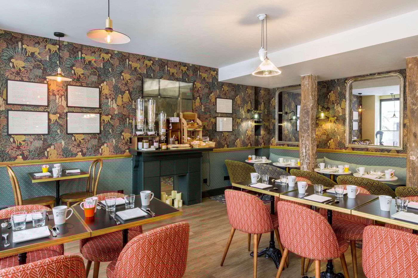 Hotel-Litteraire-Arthur-Rimbaud--BW-Signature-Coll-Restaurant-65