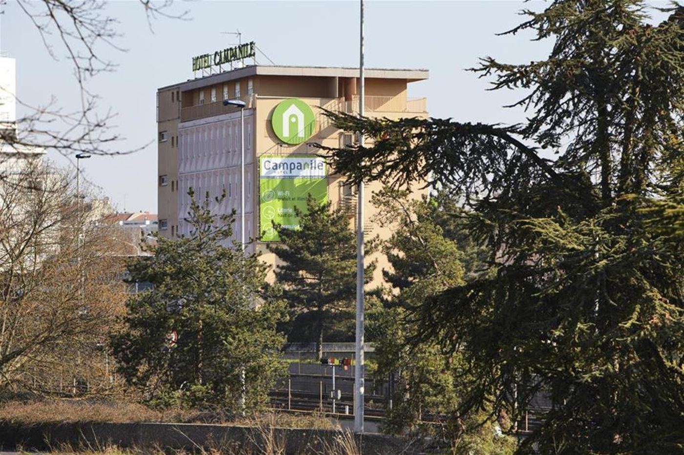 Campanile-Creteil-Centre-General-view-10