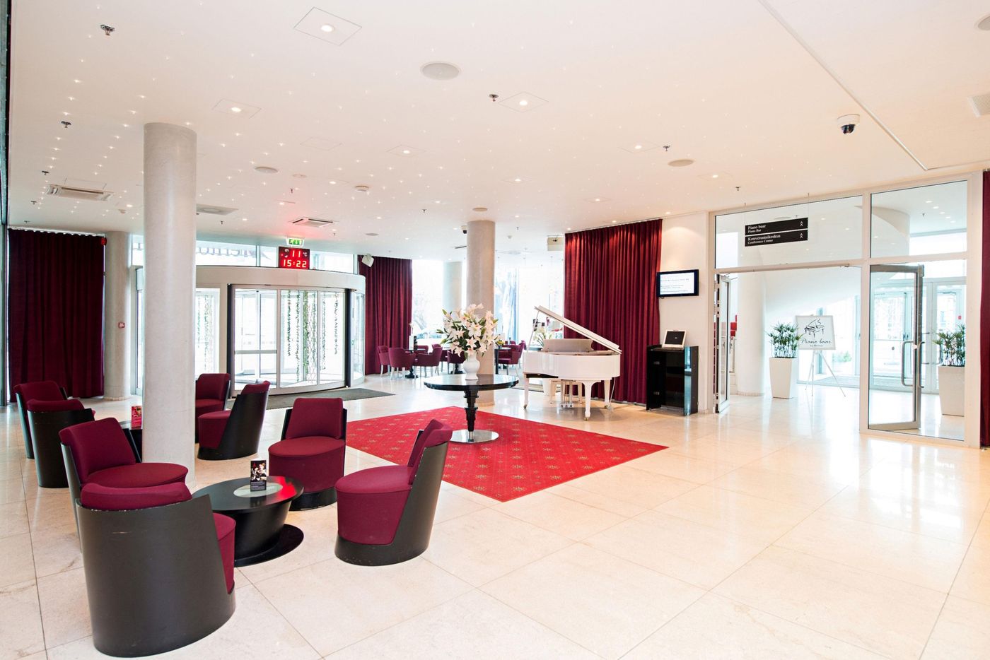 Park-Inn-by-Radisson-Meriton-Conference-Spa-Hotel-Lobby-15