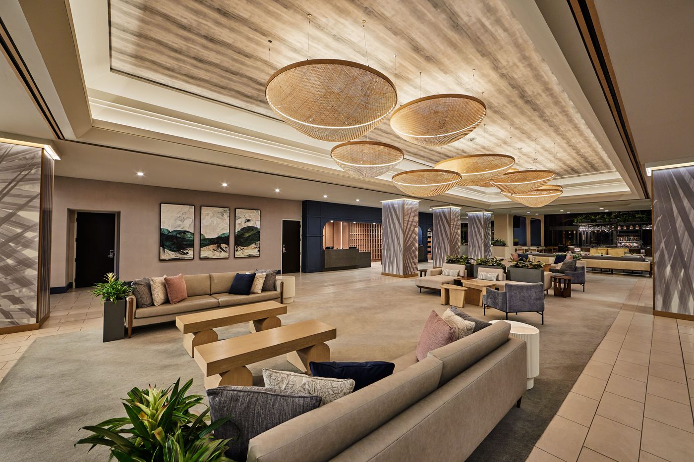 Hotel-Fera-Anaheim--a-DoubleTree-by-Hilto-Lobby-3