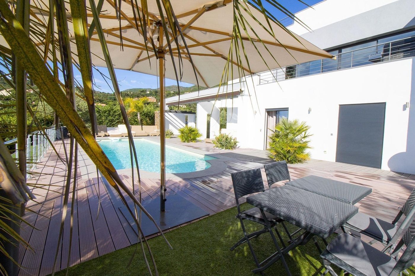 La-Villa-Louancelie-Terrace-9