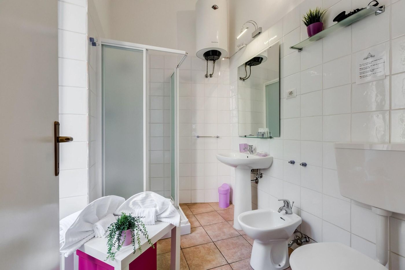 Allegra-s-House-Room-22