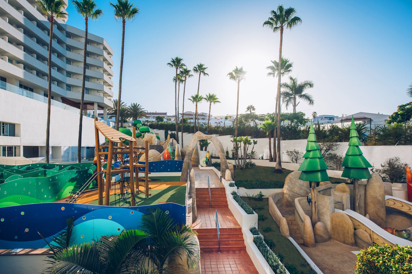 Iberostar-Waves-Bouganville-Playa-Sports-and-Entertainment-43