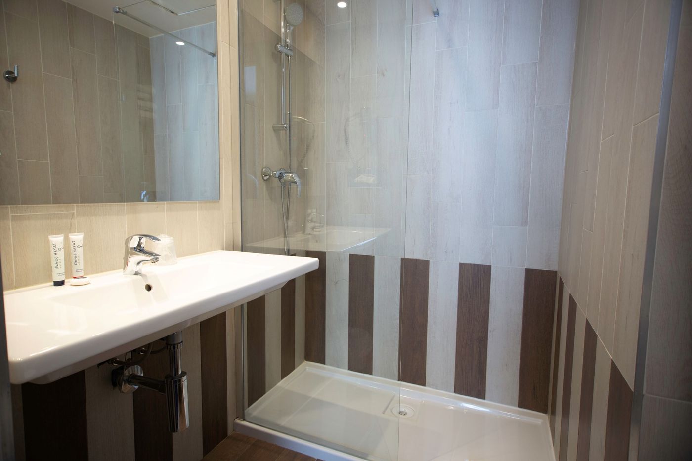 Hotel-du-Theatre-by-Patrick-Hayat-Room-21