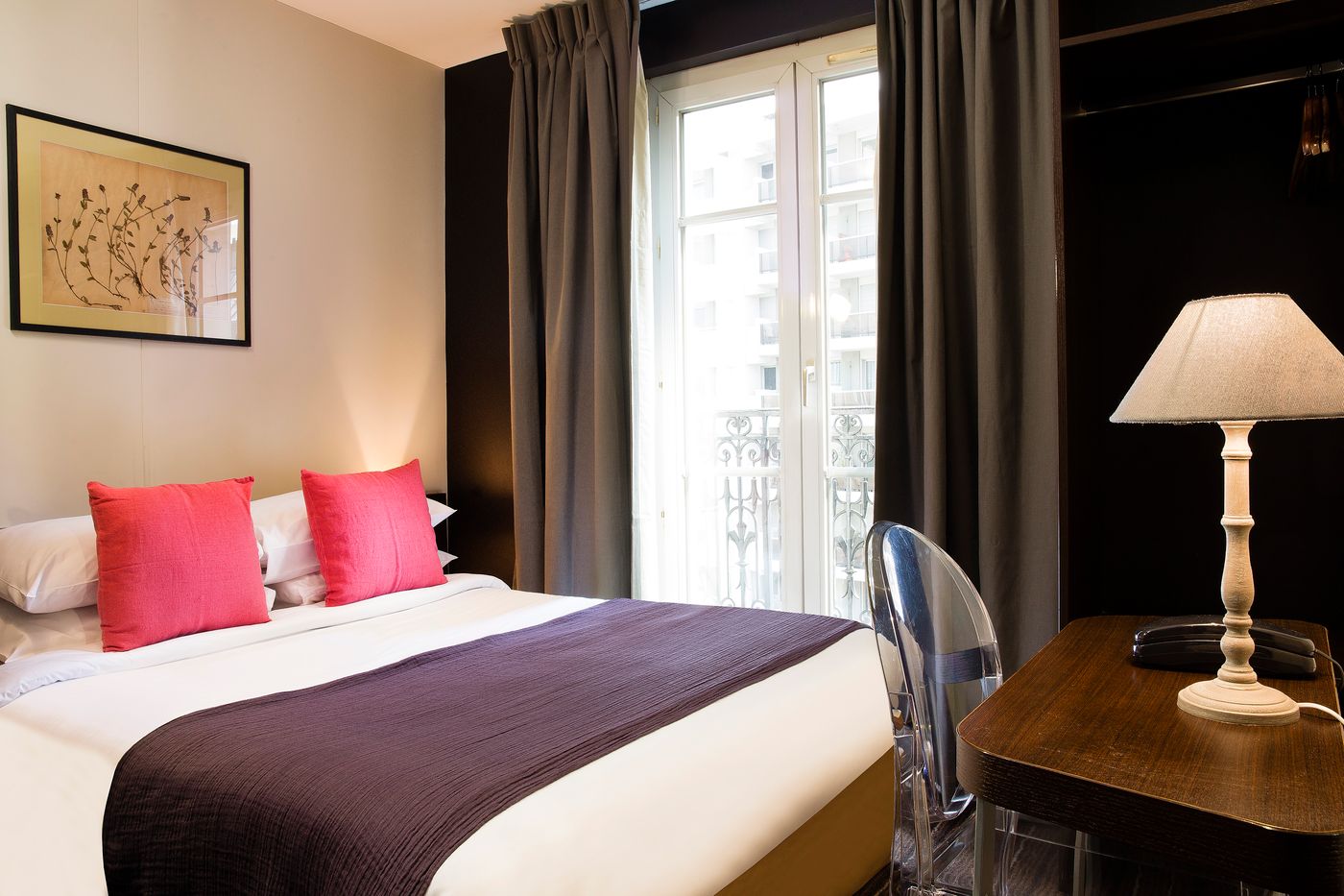 Maxim-Quartier-Latin-Room-31