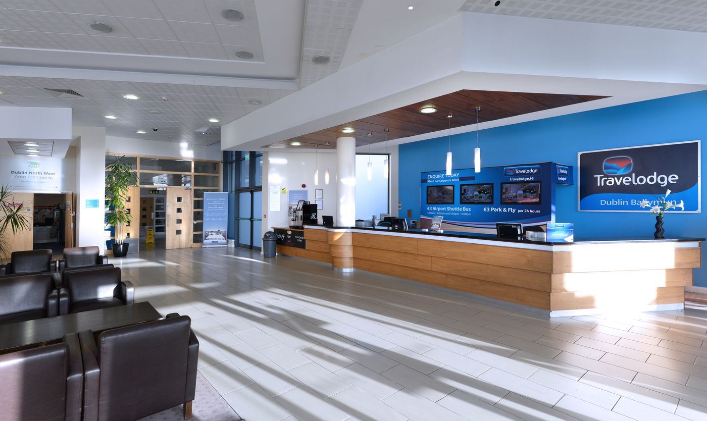 Travelodge-Dublin-Airport-South-Lobby-3