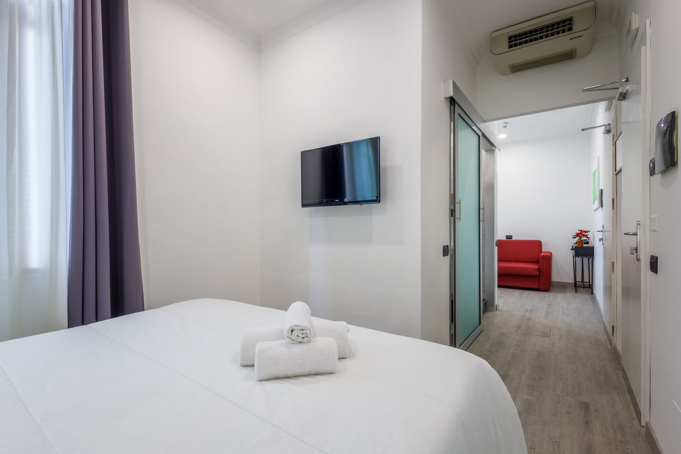 Crossroad-Hotel-Room-21