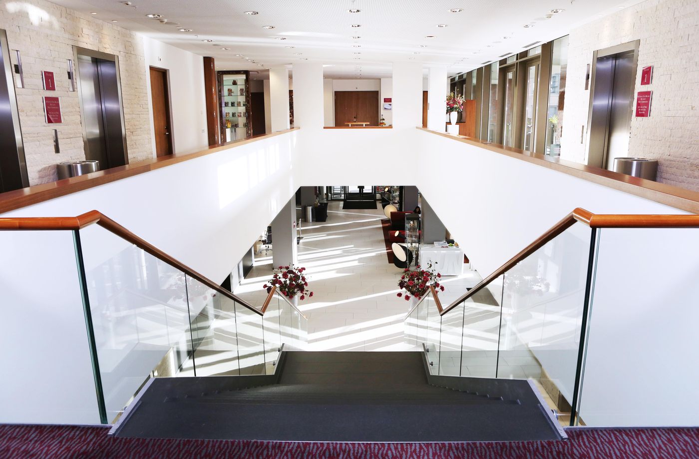 Crowne-Plaza-Amsterdam-South-Lobby-30