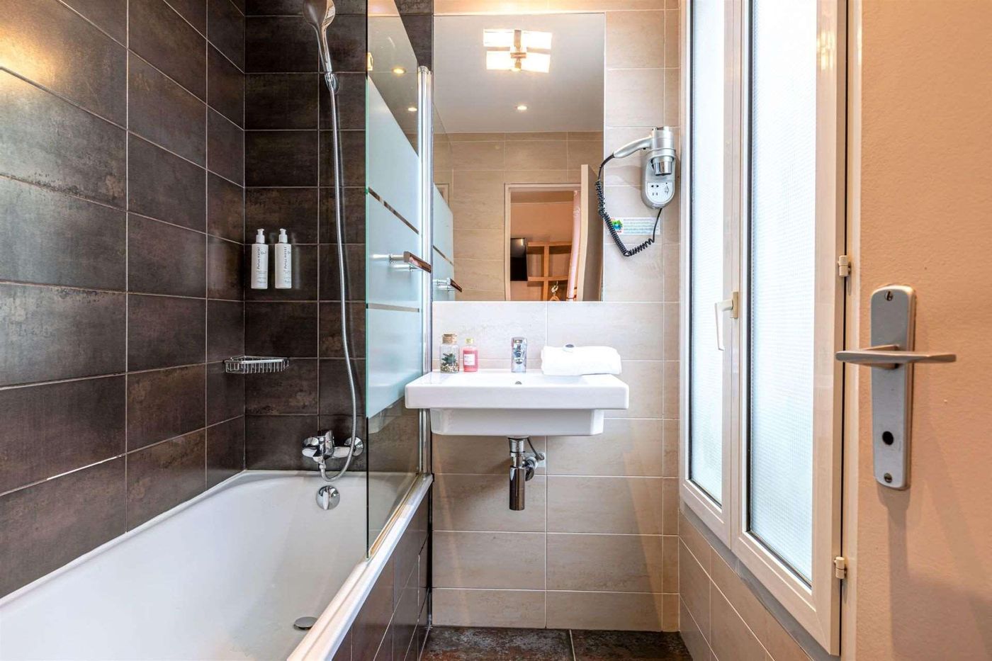 Hotel-Ariane-Montparnasse-by-Patrick-Hayat-Room-46