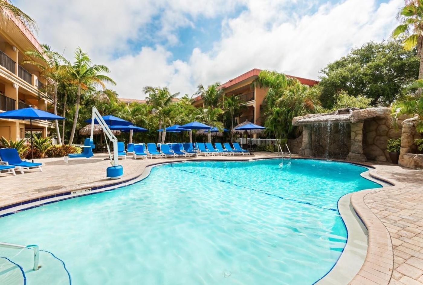 Coconut Cove All-Suites Hotel