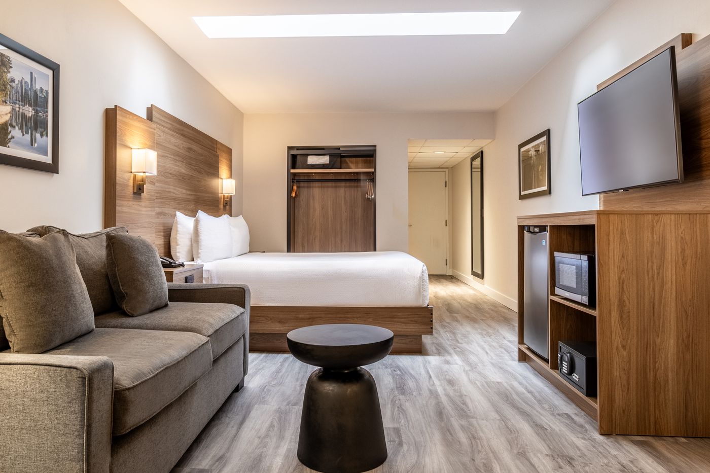 Atrium-Hotel-Vancouver-Room-5