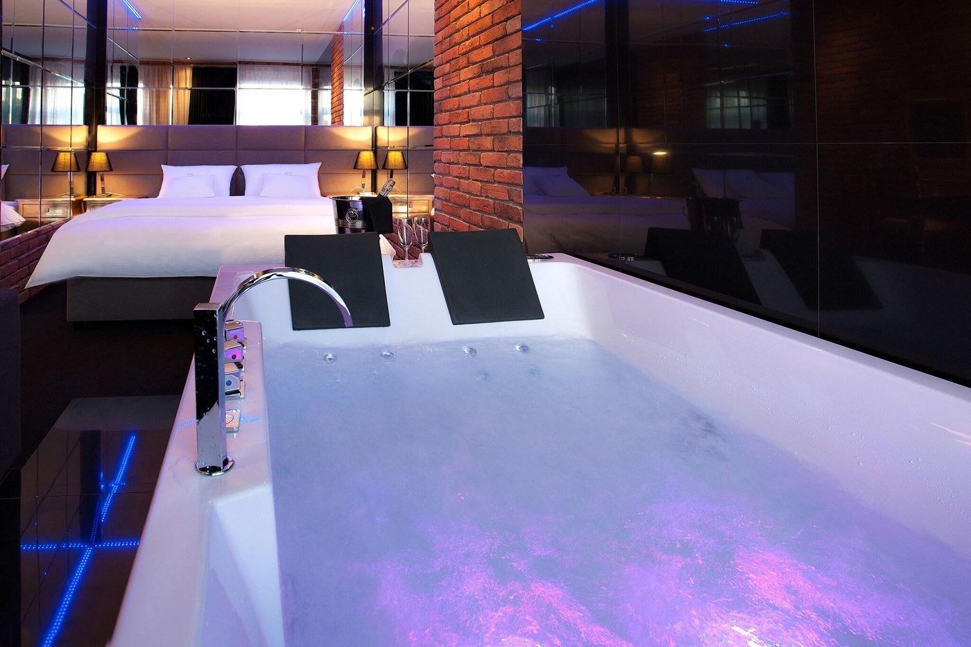 Betmanowska-Main-Square-Residence-Pool-86