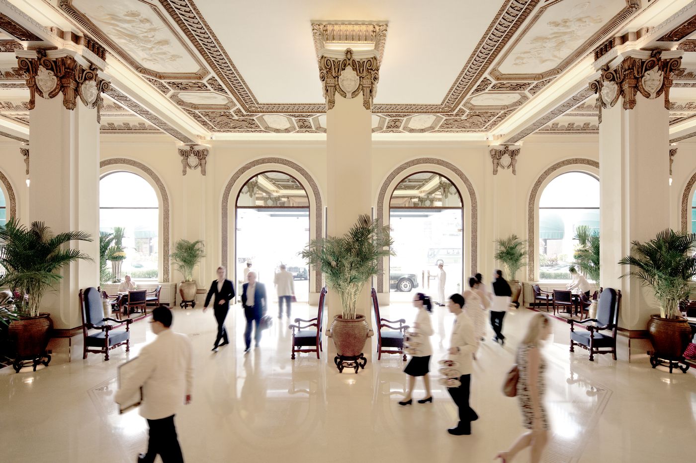 The-Peninsula-Hong-Kong-Lobby-17