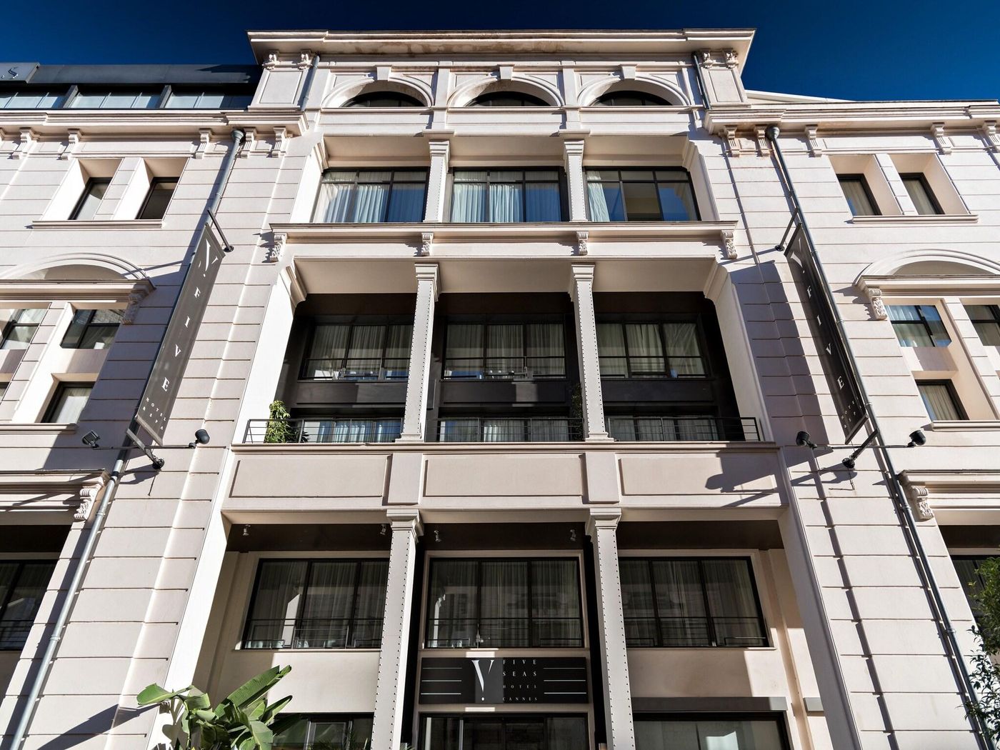 Five-Seas-Hotel-General-view-8