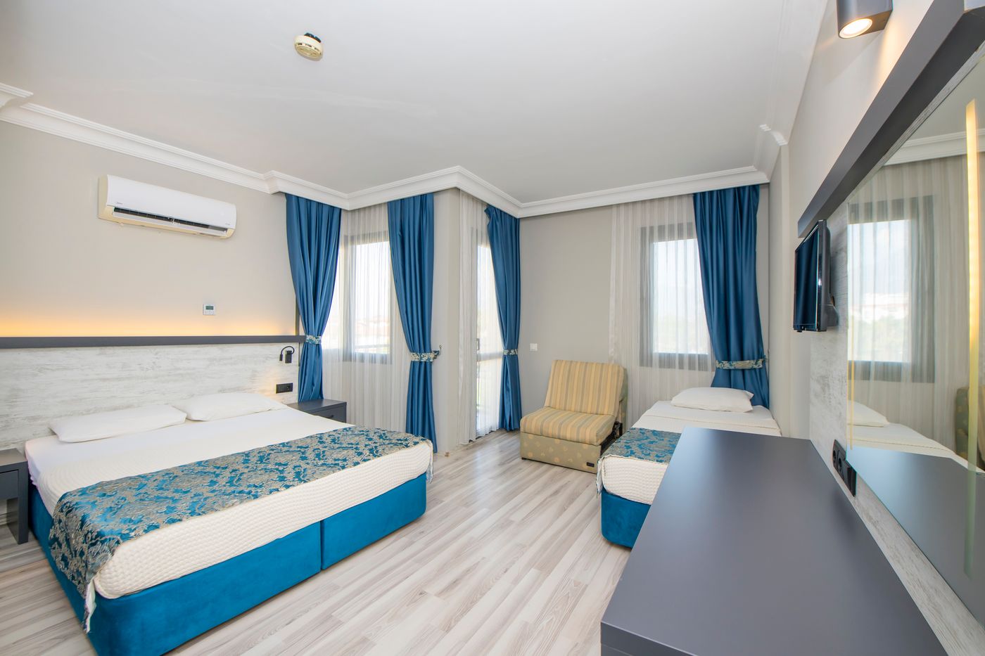 Golden-Moon-Hotel-Room-18