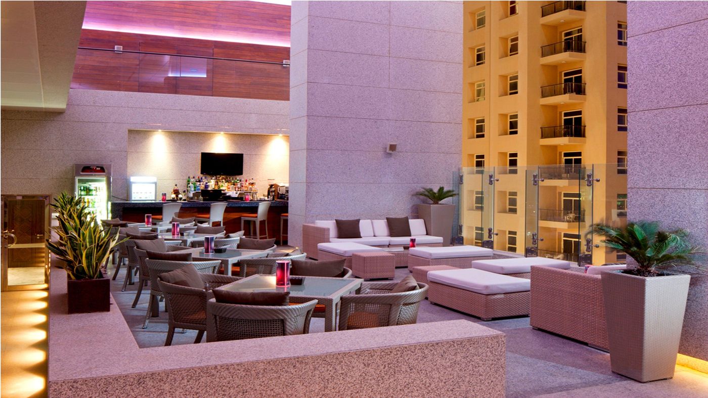 Bonnington-Jumeirah-Lakes-Towers-Bar-62