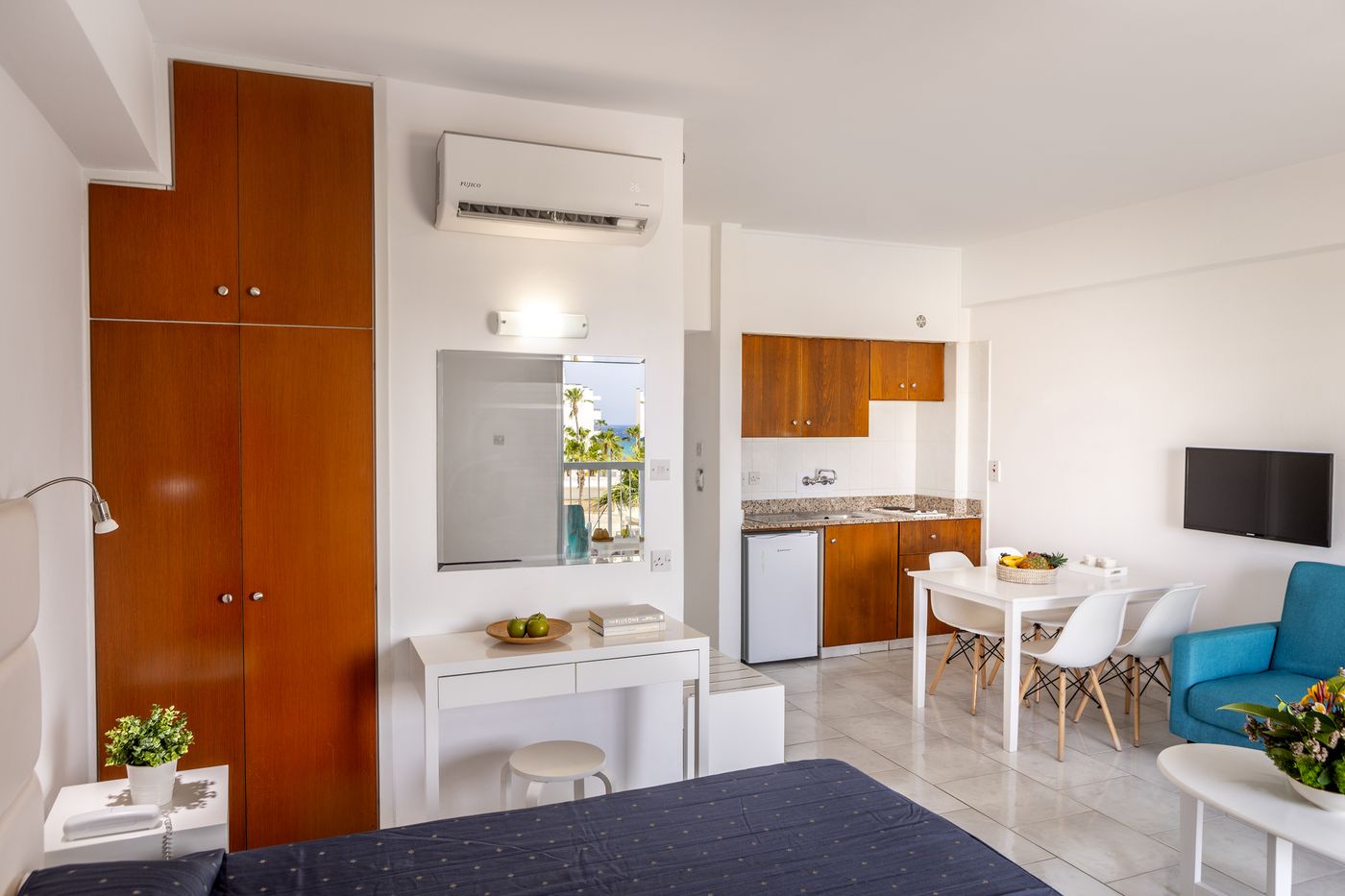 Papantonia-Apts-Room-16