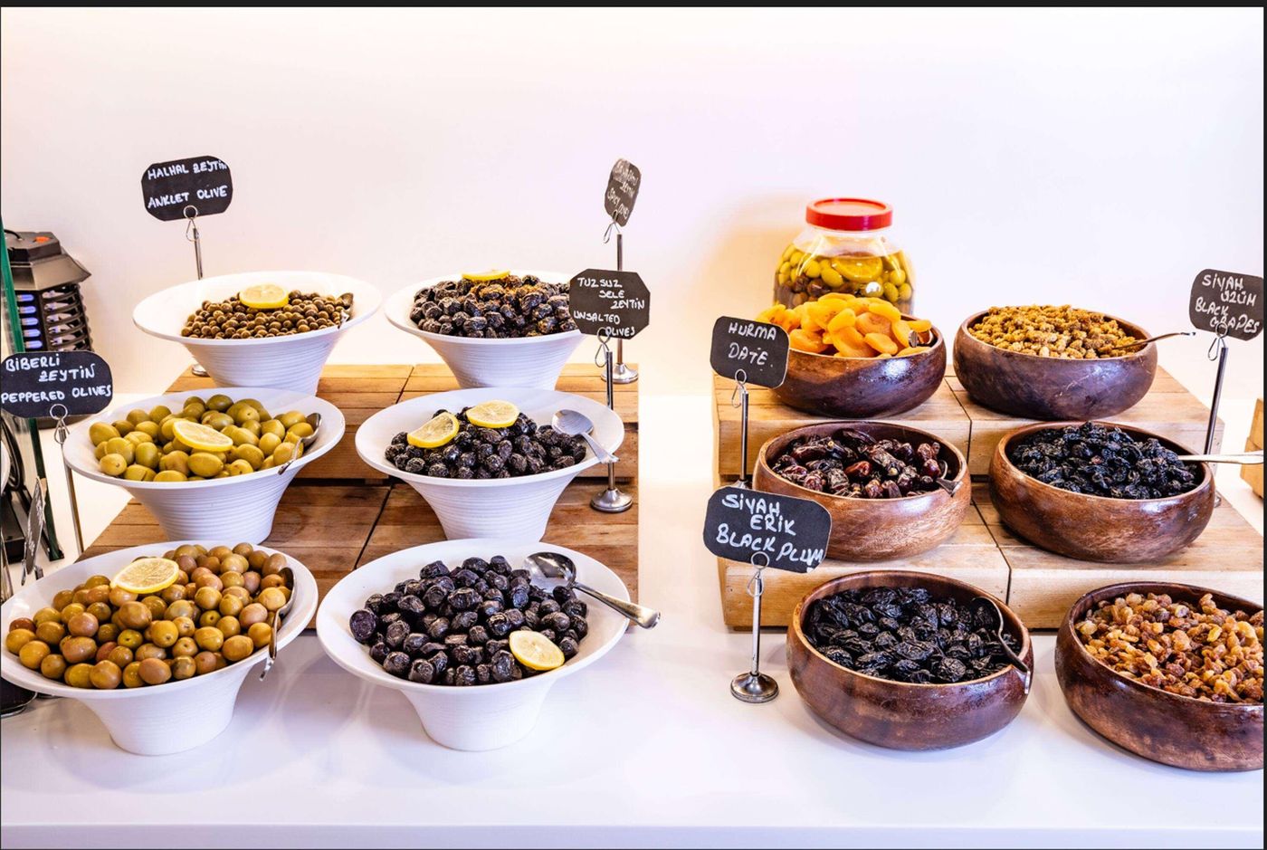 Ramada-by-Wyndham-Istanbul-Alibeykoy-Restaurant-36