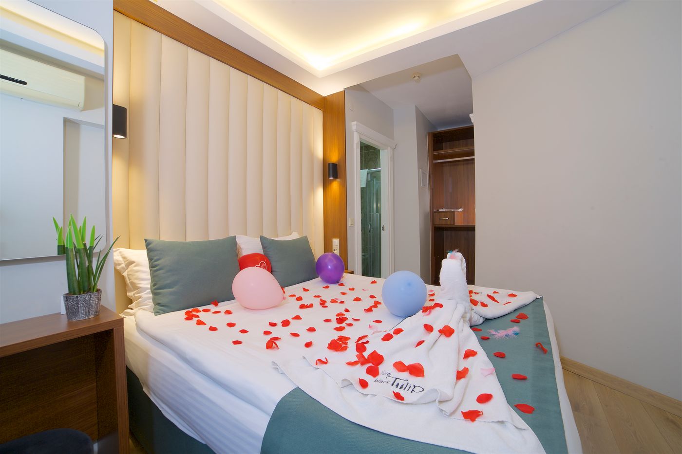 Hotel-Black-Tulip-Room-30