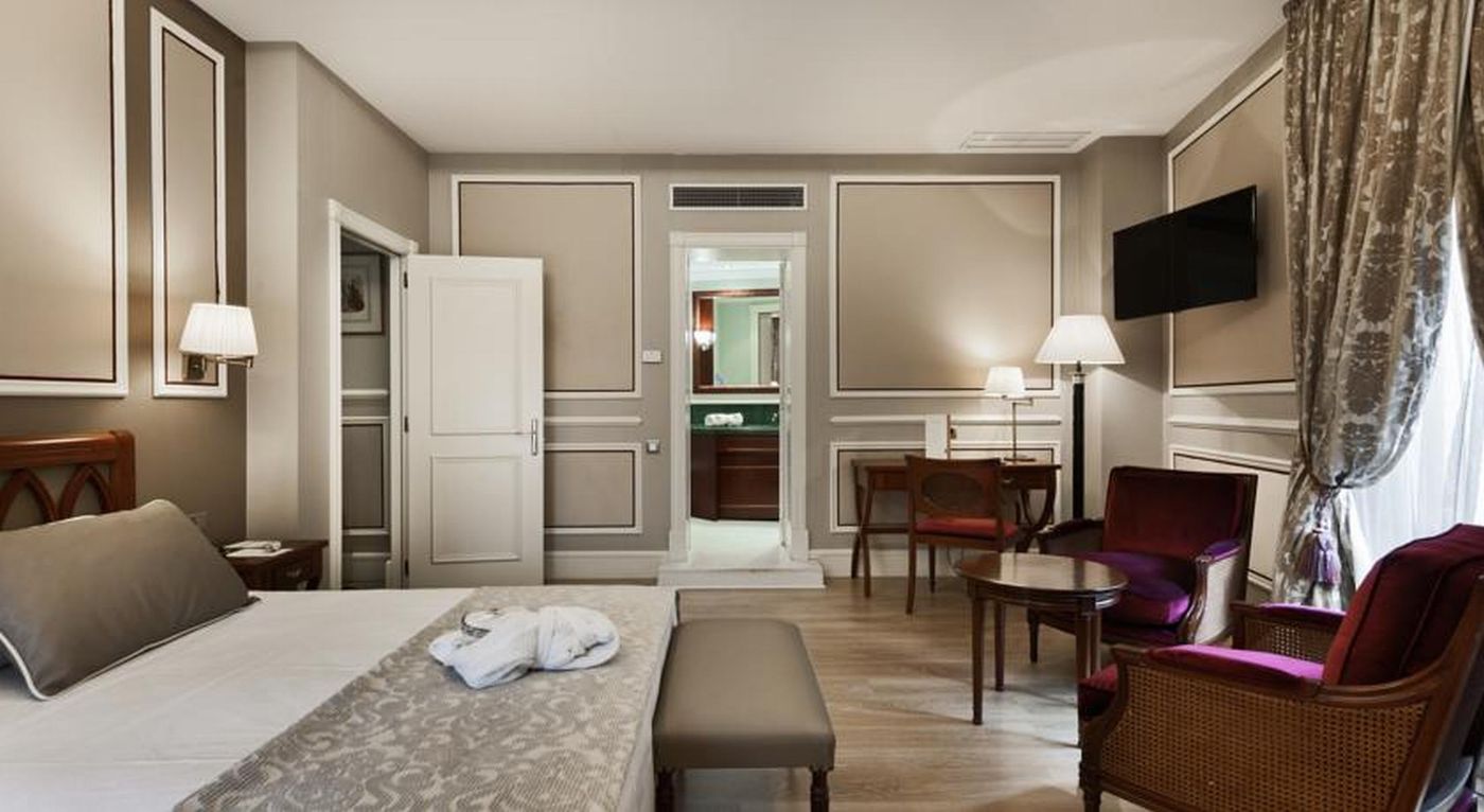 Catalonia-las-Cortes-Room-32