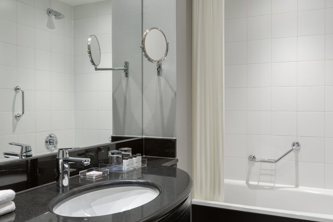 Sheraton-Amsterdam-Airport-Hotel-And-Conference-Center-Room-57