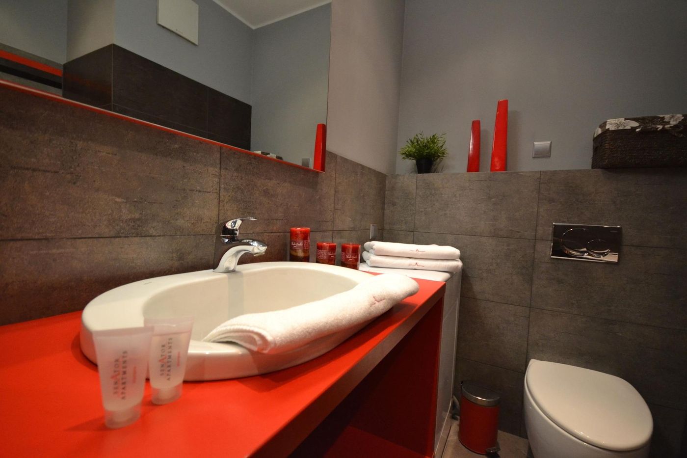 Senator-Warsaw-Apartments-Room-51