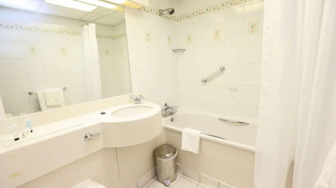 Fairways Lodge & Leisure Club-United Kingdom-MANCHESTER -Room-6