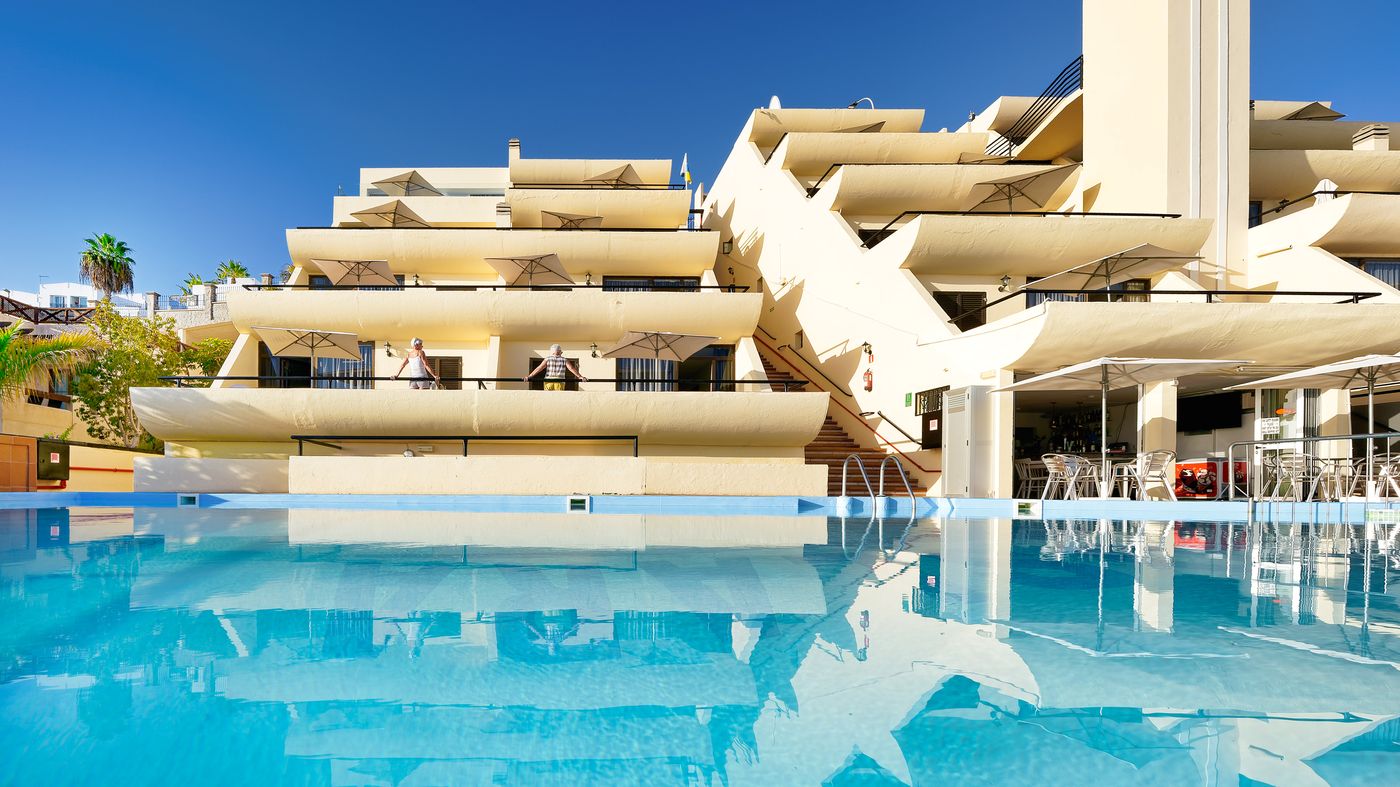 Roslara-Apartment-Pool-4