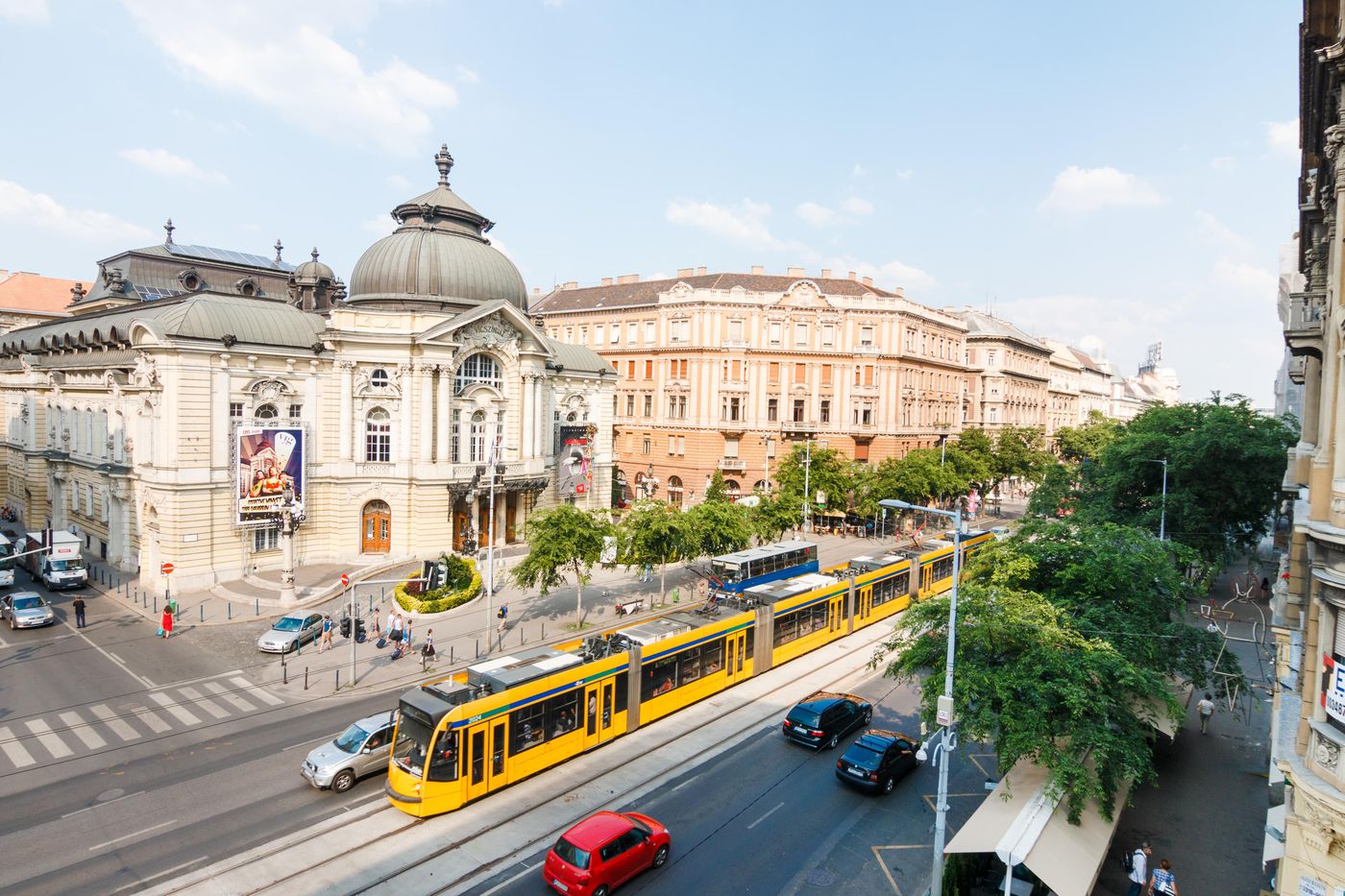 Full-Moon-Budapest-General-view-2