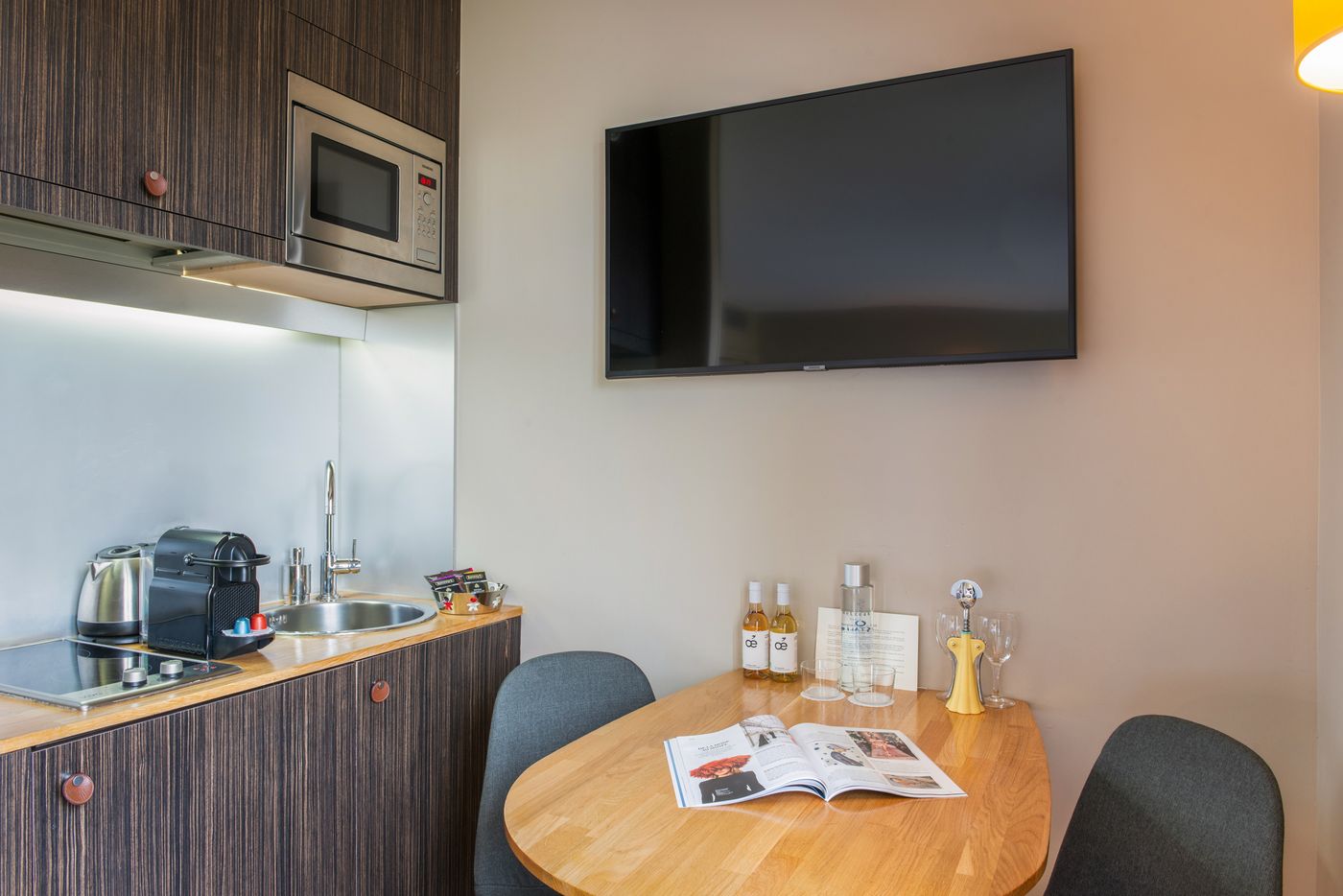 Suites-and-Hotel-Helzear-Champs-Elysees-Room-6