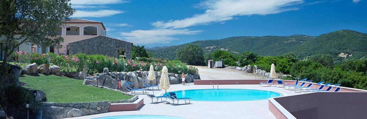 Hotel-Relais-Valkarana-Pool-10