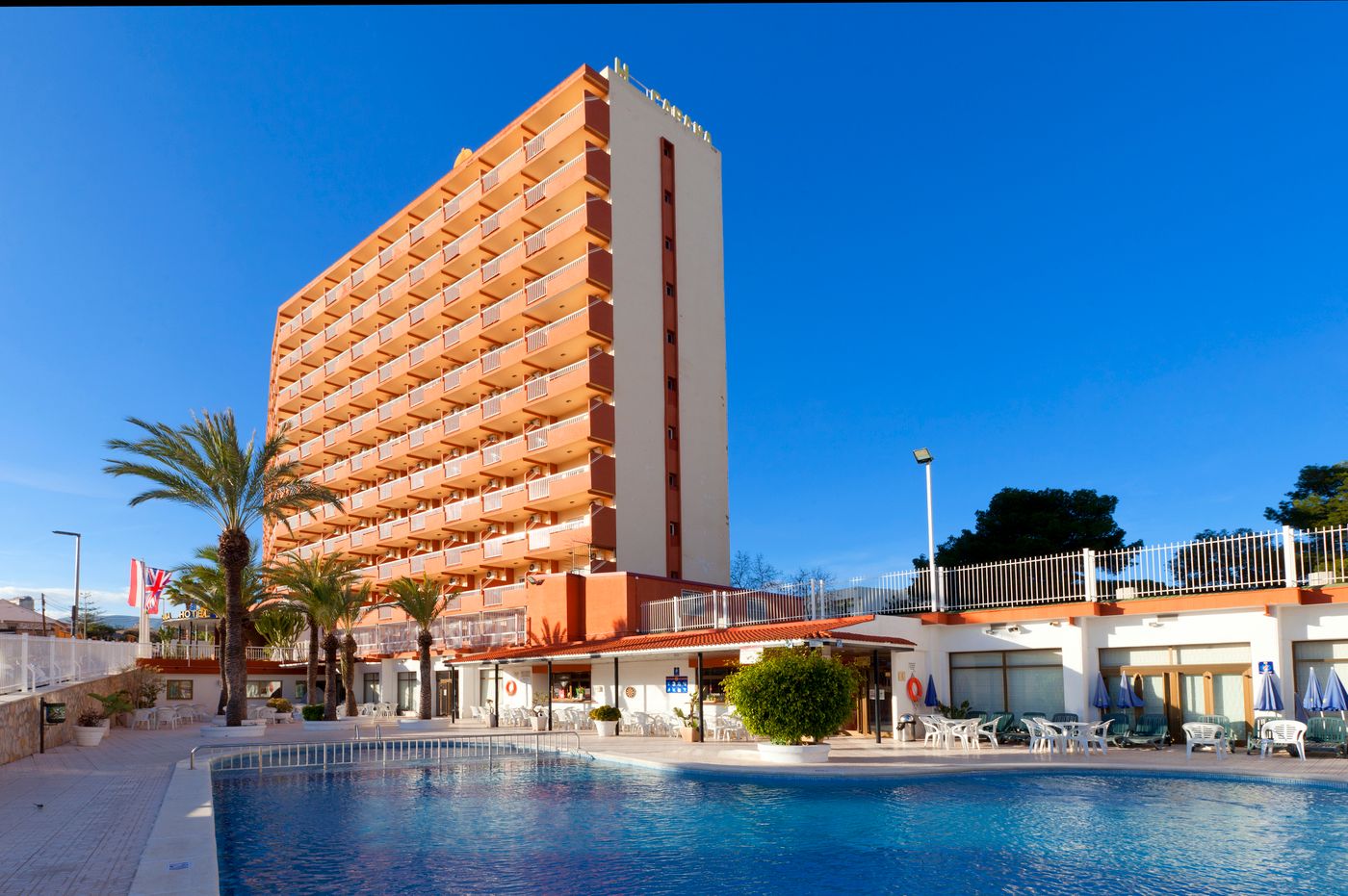 cabana-hotel-external