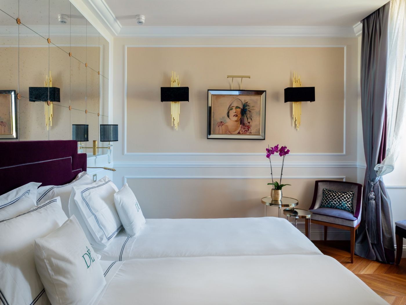 Des-Etrangers-Hotel---Spa-Room-6