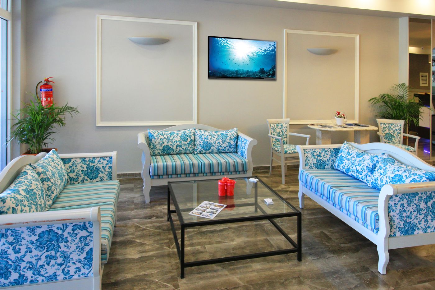 Silver-Bay-Hotel-Lobby-38