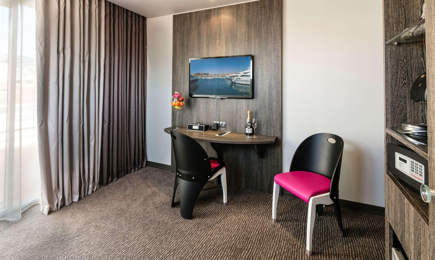 Best-Western-Premier-Patio-des-Artistes-Room-33