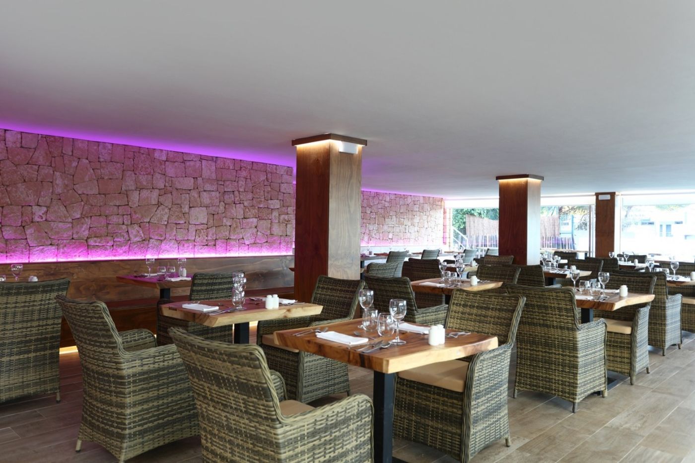 Sandos-El-Greco---Adults-Only--16---Bar-23