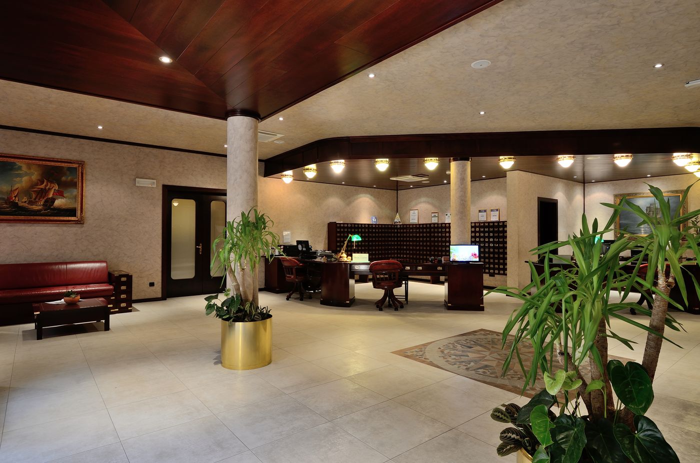Boutique-Hotel-Nautica-Lobby-41