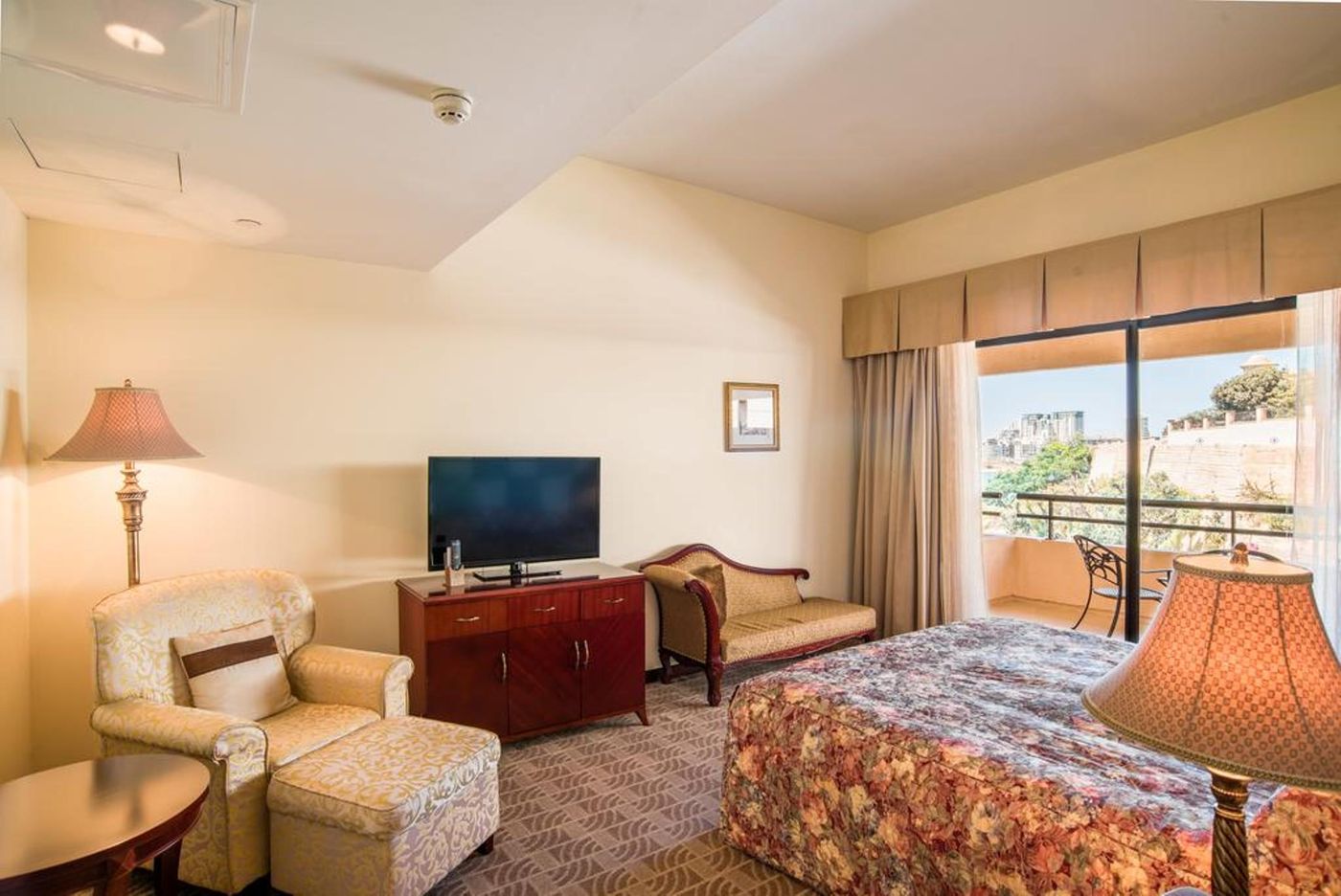 Excelsior-Grand-Hotel-Room-32