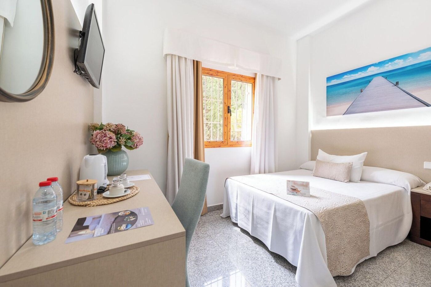 Hotel-Plaza-del-Castillo-Room-14