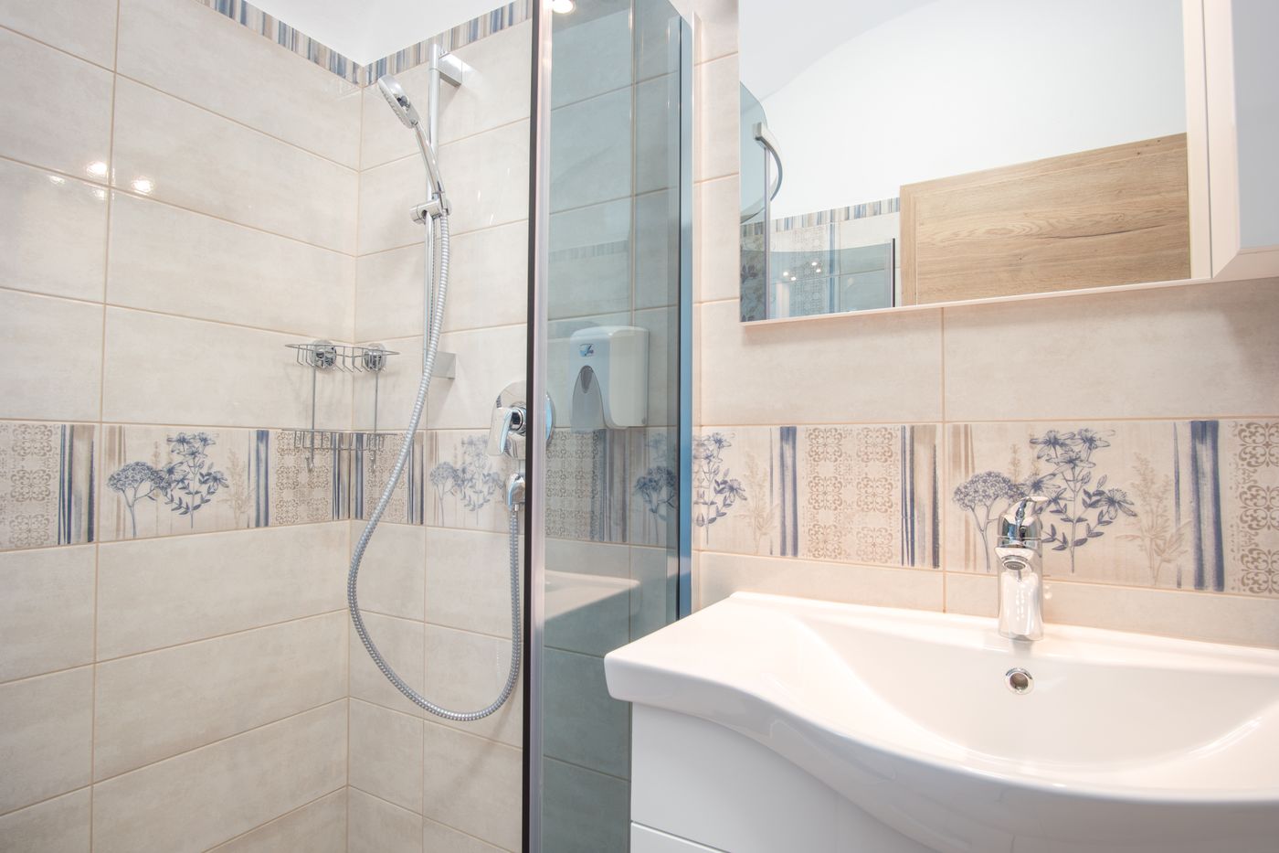 Vila Radolca apartments & rooms-Slovenia-Radovljica-Room-5