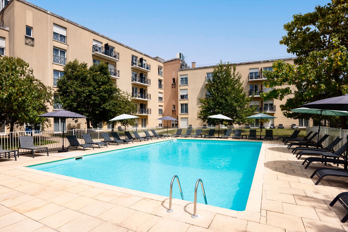 Residence-du-Parc-Val-d-Europe-Pool-52