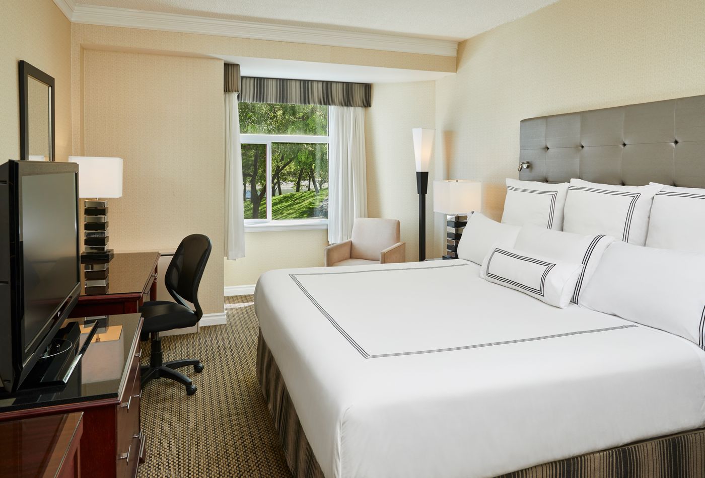 Granville-Island-Hotel-Room-23