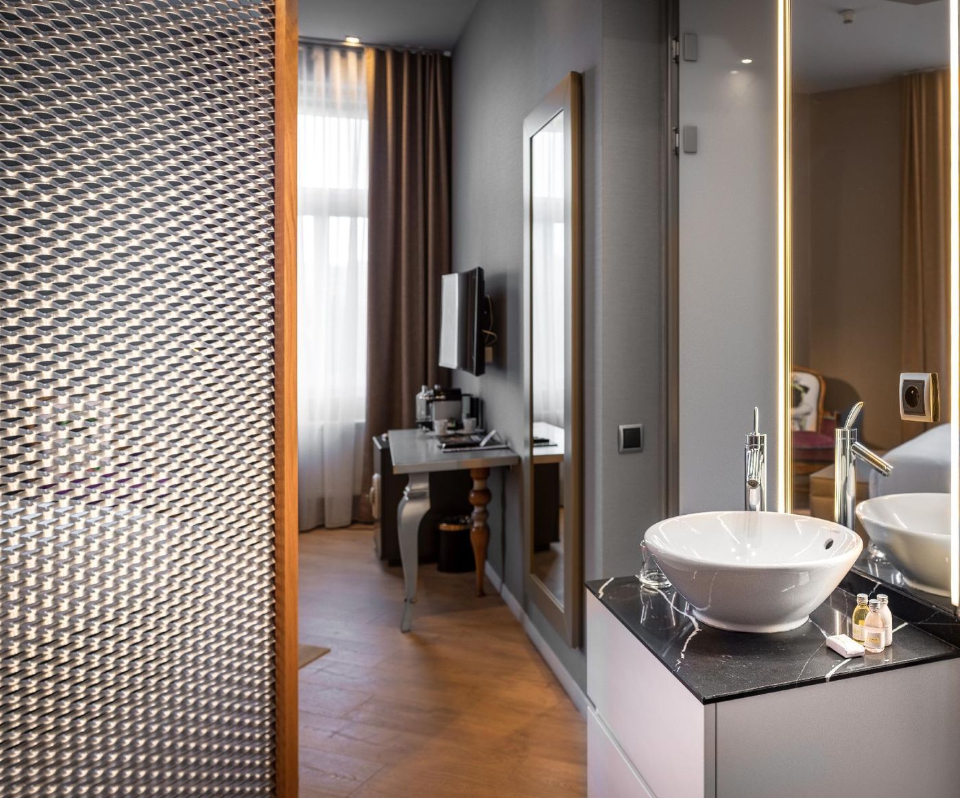 987-Design-Prague-hotel-Room-17