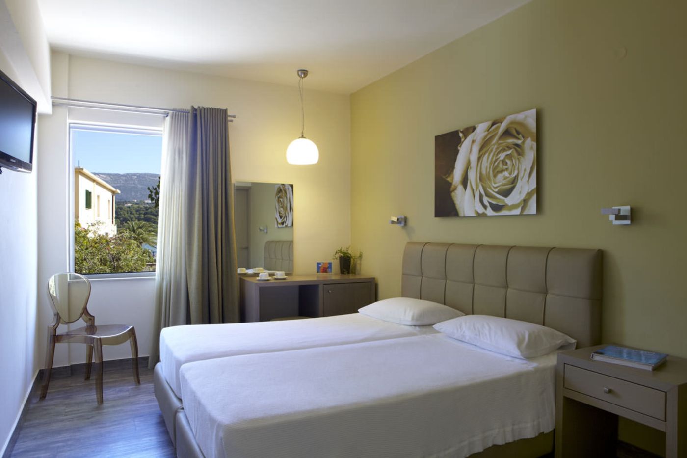 Mouikis-Hotel-Room-14