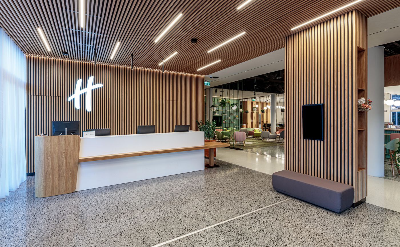 Holiday-Inn-Prague-Congress-Centre-Lobby-5